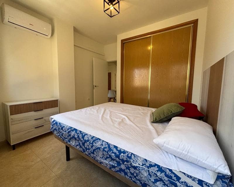 2 Zimmer Apartment zu vermieten in Torrevieja - 800 € (Ref: 9921022)
