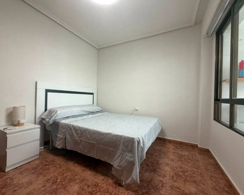 2 Zimmer Apartment zu vermieten in Torrevieja - 1.000 € (Ref: 9921114)