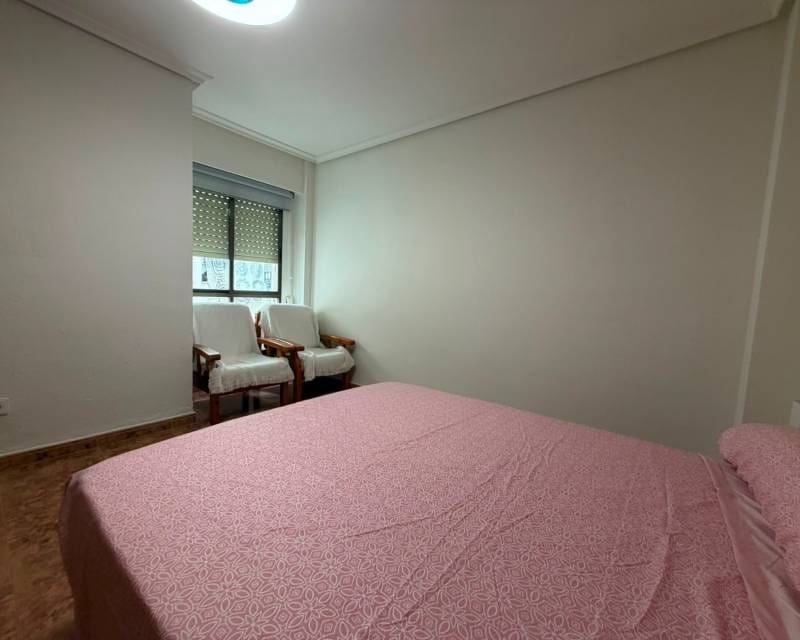 2 Zimmer Apartment zu vermieten in Torrevieja - 1.000 € (Ref: 9921114)
