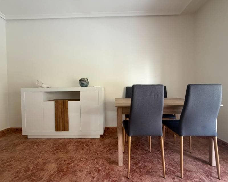 2 Zimmer Apartment zu vermieten in Torrevieja - 1.000 € (Ref: 9921114)