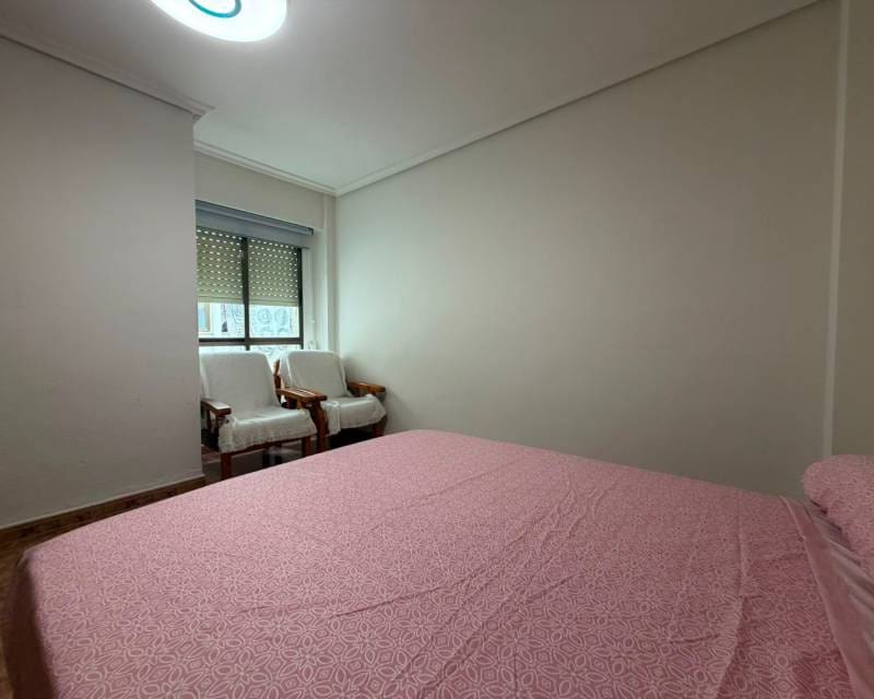 2 Zimmer Apartment zu vermieten in Torrevieja - 1.000 € (Ref: 9921114)