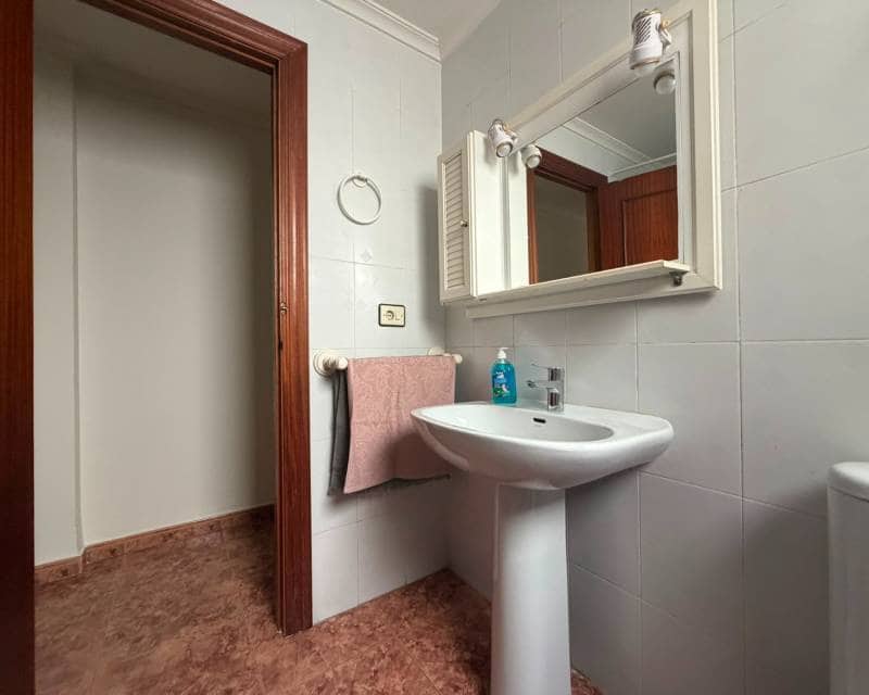 2 Zimmer Apartment zu vermieten in Torrevieja - 1.000 € (Ref: 9921114)