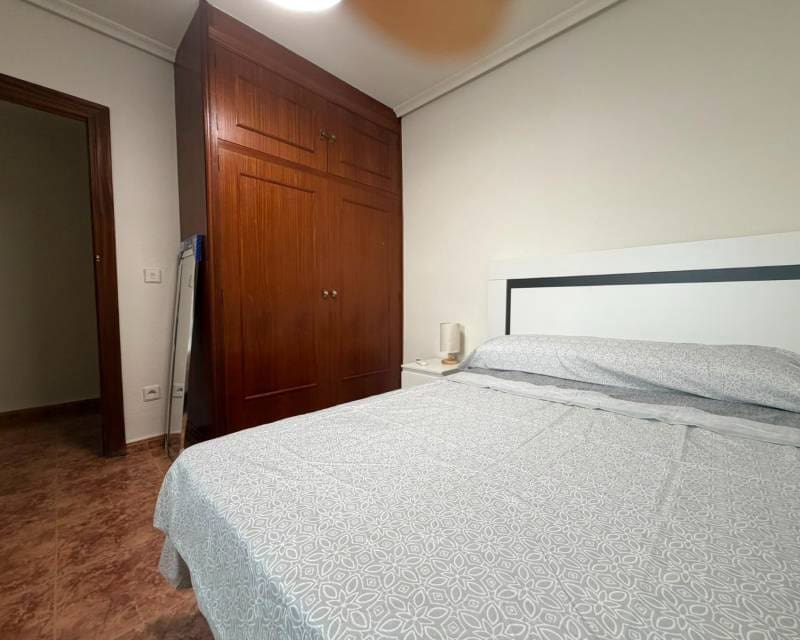 2 Zimmer Apartment zu vermieten in Torrevieja - 1.000 € (Ref: 9921114)