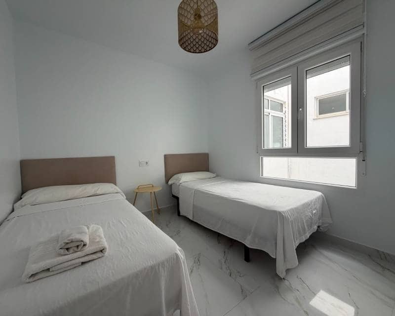 2 sovrum Lägenhet att hyra i Torrevieja - 1 300 € (Ref: 9924971)