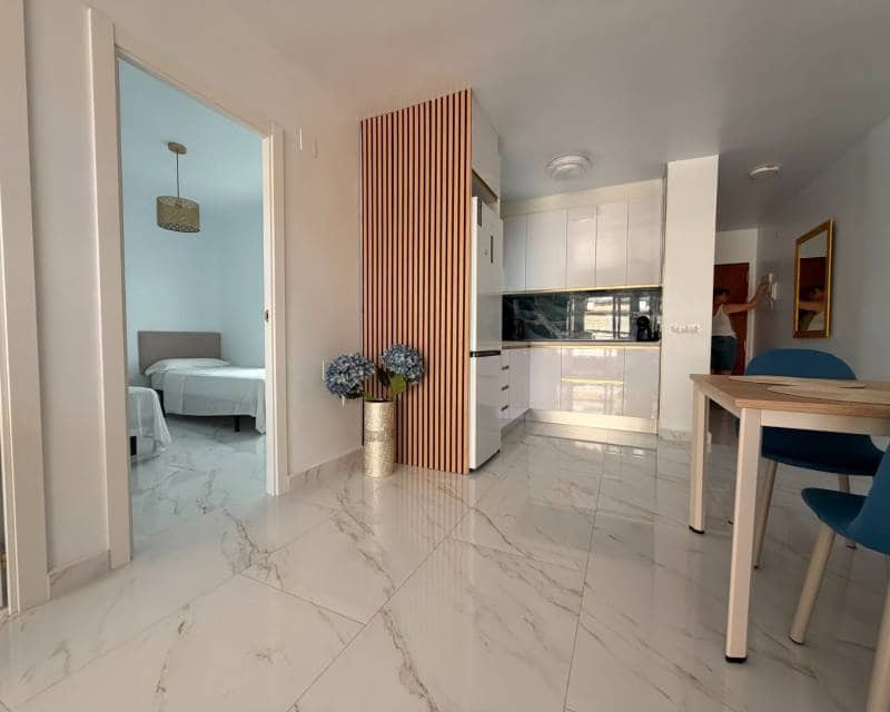 2 sovrum Lägenhet att hyra i Torrevieja - 1 300 € (Ref: 9924971)