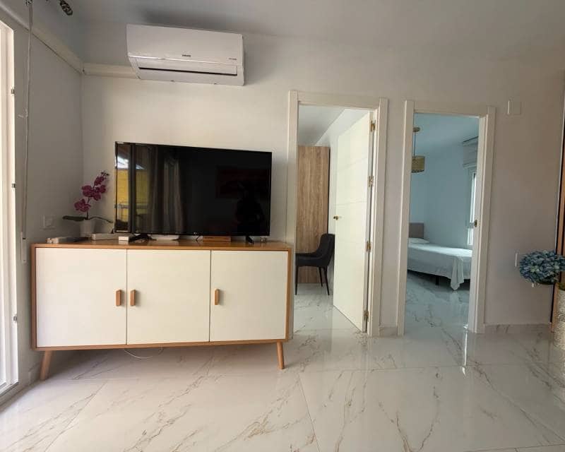 2 sovrum Lägenhet att hyra i Torrevieja - 1 300 € (Ref: 9924971)
