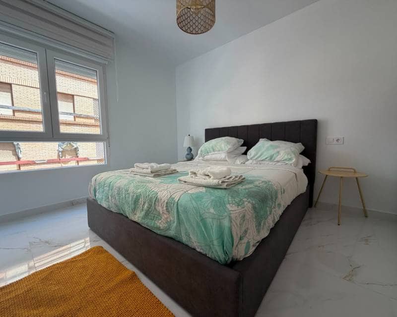 2 sovrum Lägenhet att hyra i Torrevieja - 1 300 € (Ref: 9924971)