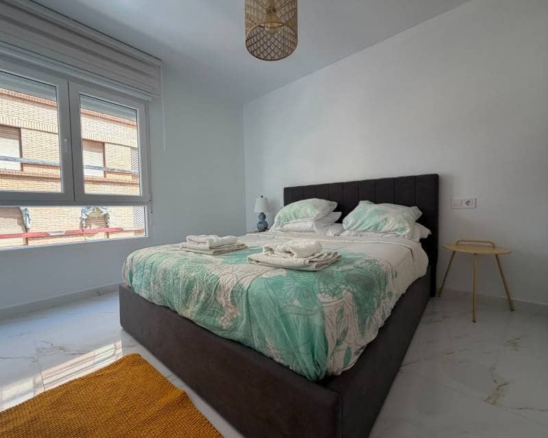 2 sovrum Lägenhet att hyra i Torrevieja - 1 300 € (Ref: 9924971)