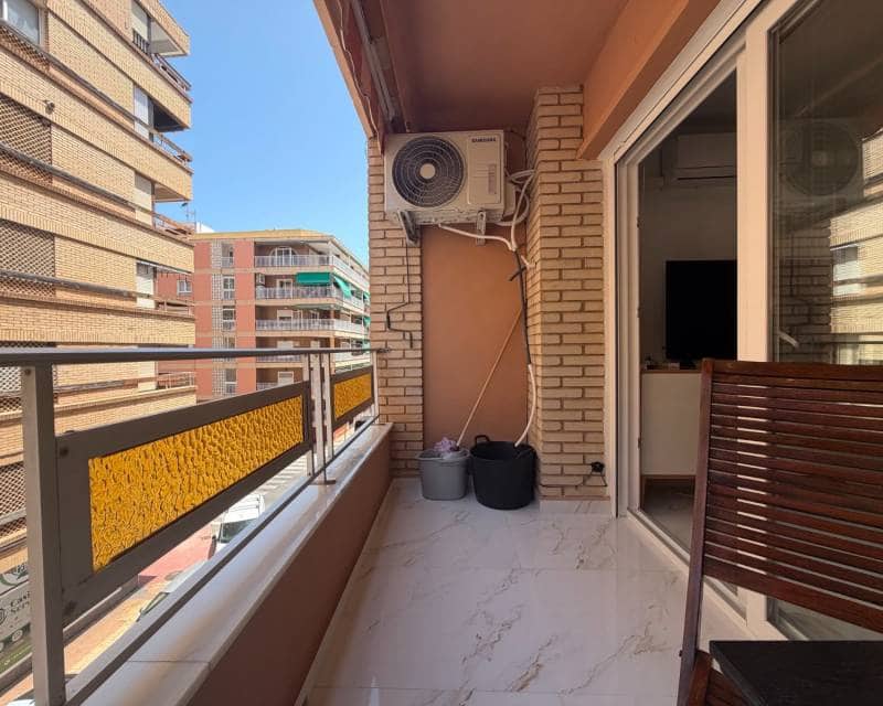 2 sovrum Lägenhet att hyra i Torrevieja - 1 300 € (Ref: 9924971)