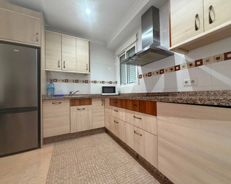 2 quarto Apartamento para arrendar em Torrevieja - 850 € (Ref: 9955493)