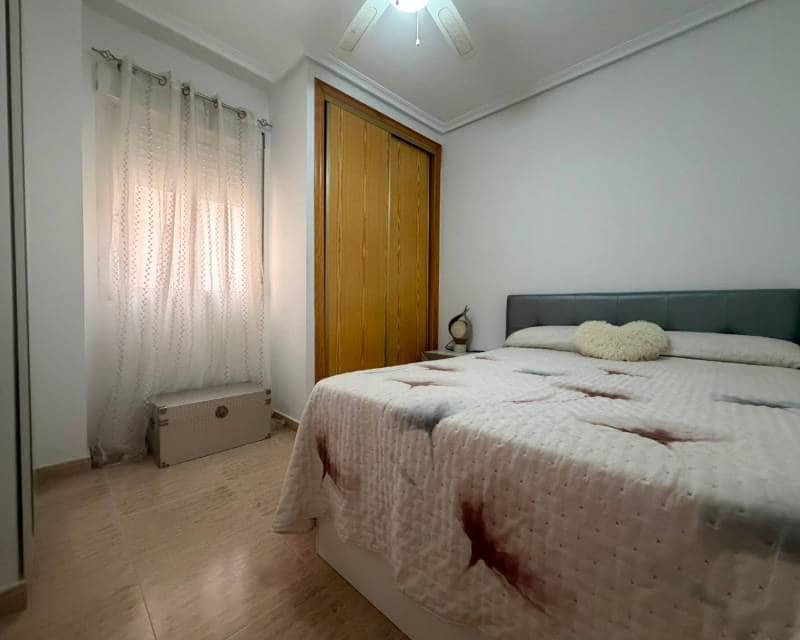 2 quarto Apartamento para arrendar em Torrevieja - 850 € (Ref: 9955493)