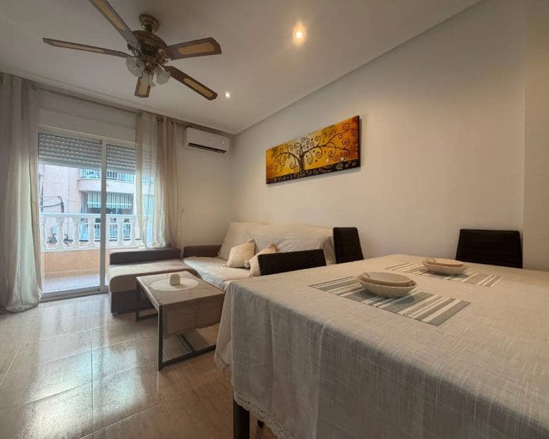 2 quarto Apartamento para arrendar em Torrevieja - 850 € (Ref: 9955493)
