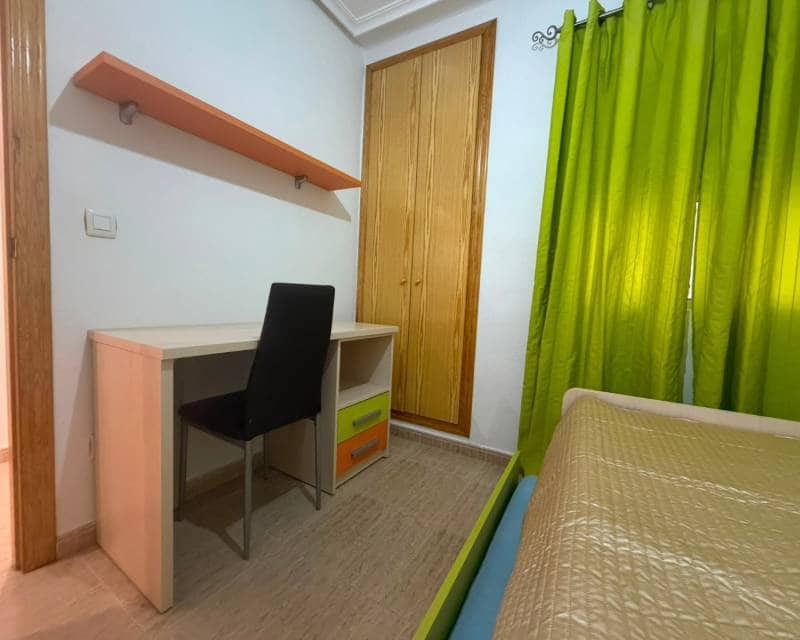 2 quarto Apartamento para arrendar em Torrevieja - 850 € (Ref: 9955493)