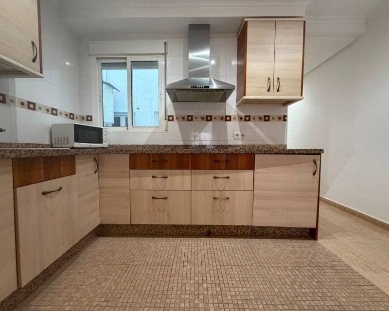2 quarto Apartamento para arrendar em Torrevieja - 850 € (Ref: 9955493)