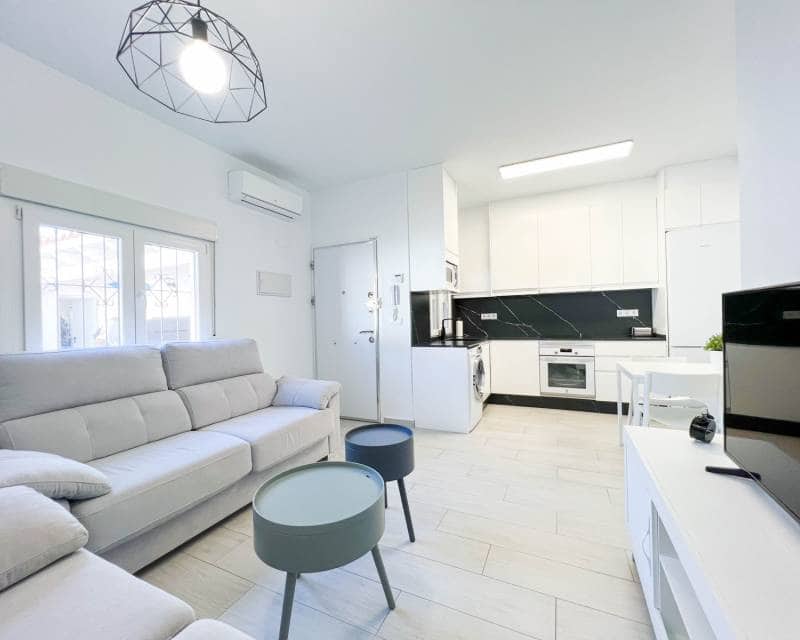 3 bedroom Villa for rent in Torrevieja with pool garage - € 1,700 (Ref: 9969047)
