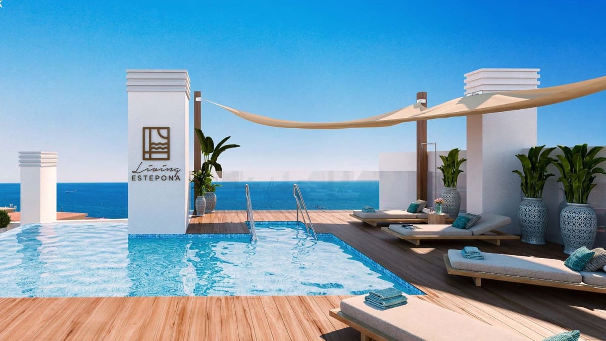 Apartamento de 2 habitaciones en Estepona en venta con piscina garaje - 549.000 € (Ref: 6240831)
