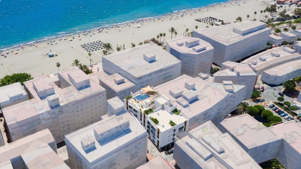 Apartamento de 2 habitaciones en Estepona en venta con piscina garaje - 549.000 € (Ref: 6240831)