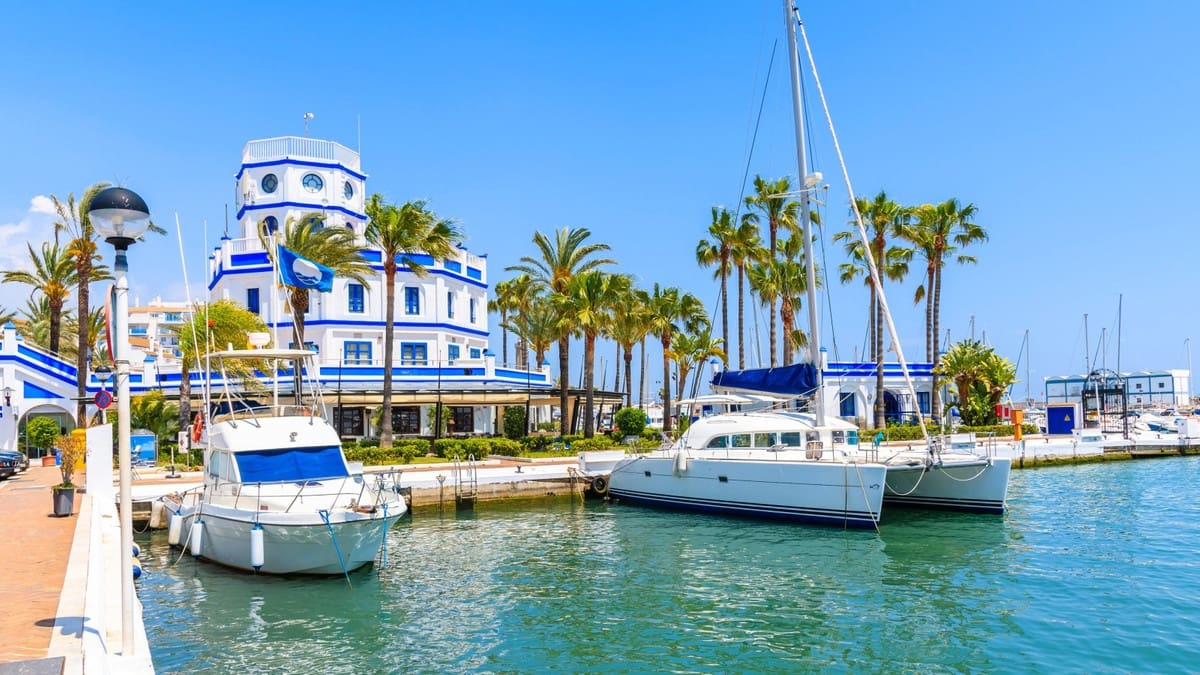 Apartamento de 2 habitaciones en Estepona en venta con piscina garaje - 549.000 € (Ref: 6240831)