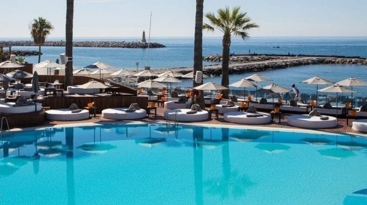 3 makuuhuone Kattohuoneisto myytävänä paikassa Nueva Andalucia mukana uima-altaan 
autotalli - 950 000 € (Ref: 6240833)