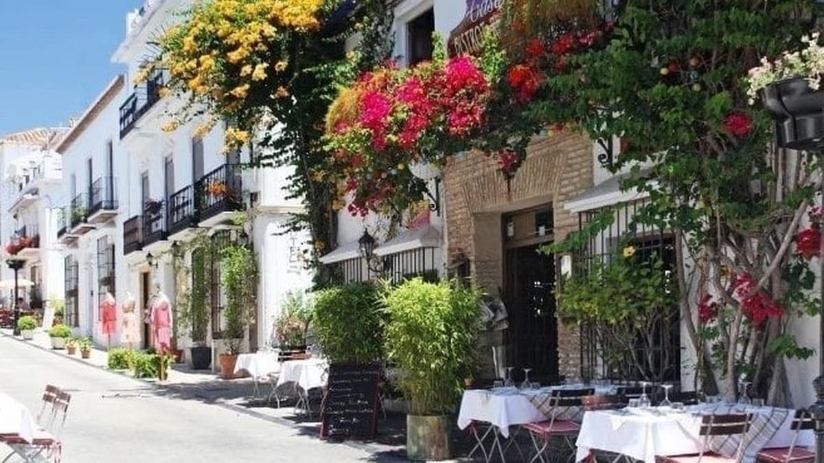 3 sypialnia Penthouse na sprzedaż w Nueva Andalucia z basenem garażem - 950 000 € (Ref: 6240833)