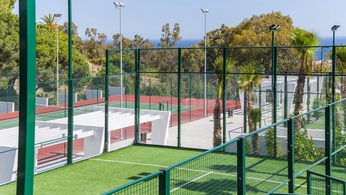 3 makuuhuone Huoneisto myytävänä paikassa Estepona mukana uima-altaan 
autotalli - 799 500 € (Ref: 6240834)