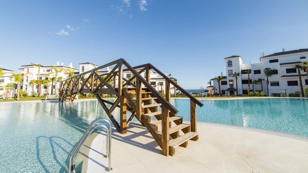 3 quarto Apartamento para venda em Estepona com piscina garagem - 799 500 € (Ref: 6240834)