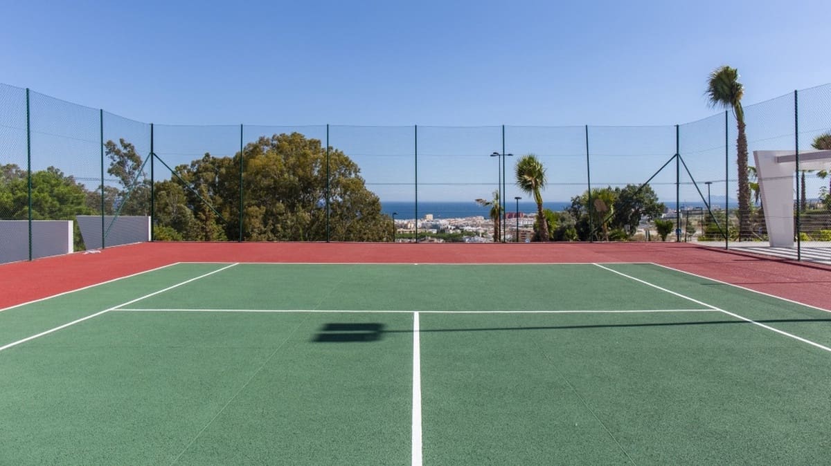 3 quarto Apartamento para venda em Estepona com piscina garagem - 799 500 € (Ref: 6240834)