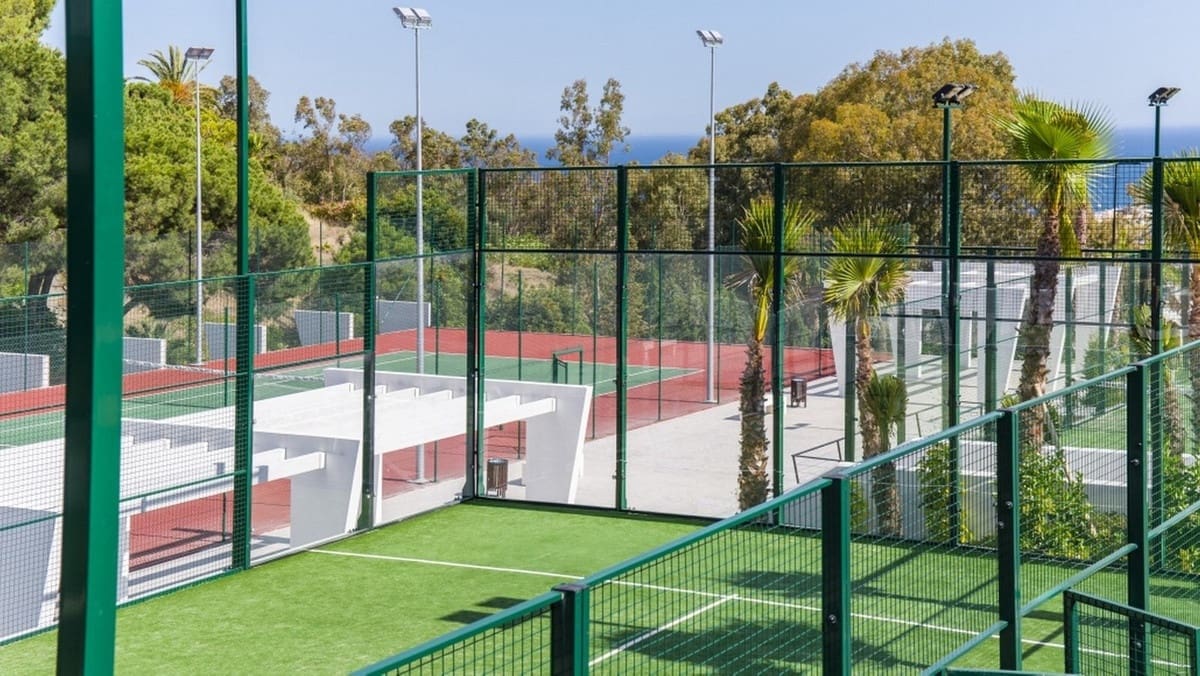 3 quarto Apartamento para venda em Estepona com piscina garagem - 799 500 € (Ref: 6240834)