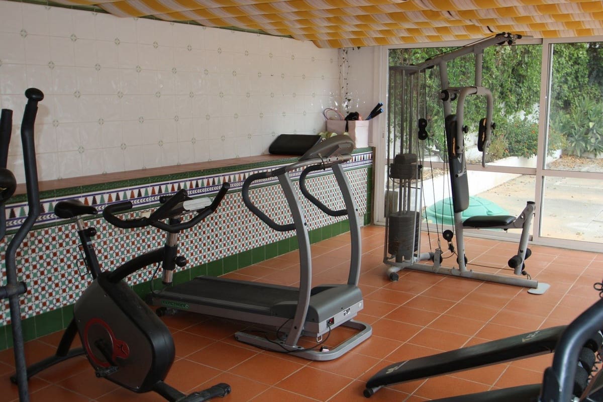 10 soverom Villa til salgs i Benalmadena med svømmebasseng garasje - € 3 000 000 (Ref: 6965622)