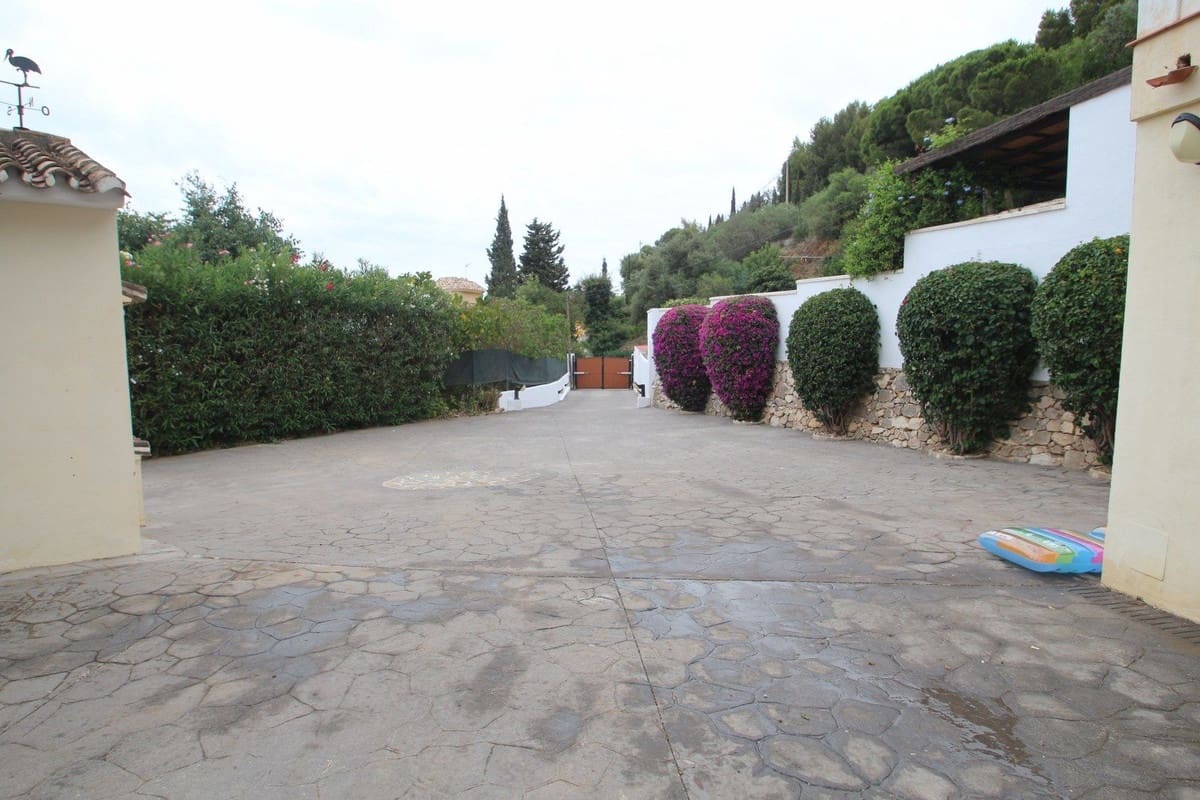 10 soverom Villa til salgs i Benalmadena med svømmebasseng garasje - € 3 000 000 (Ref: 6965622)