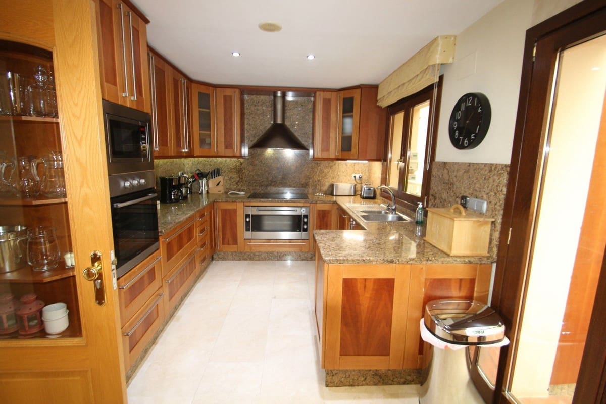 10 slaapkamer Villa te koop in Benalmadena met zwembad garage - € 3.000.000 (Ref: 6965622)