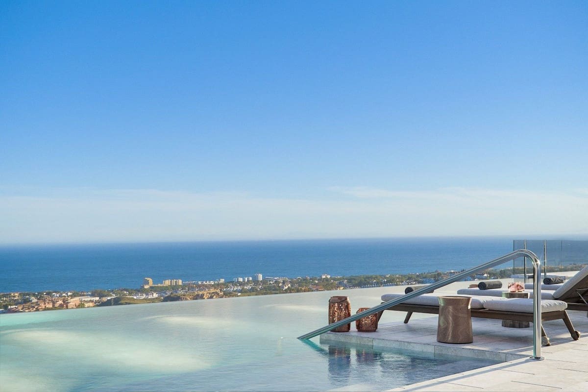 2 bedroom Apartment for sale in La Cala de Mijas with pool garage - € 815,000 (Ref: 6984967)