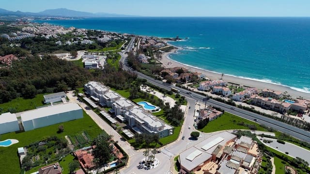 2 bedroom Apartment for sale in Estepona with pool garage - € 395,000 (Ref: 7030149)