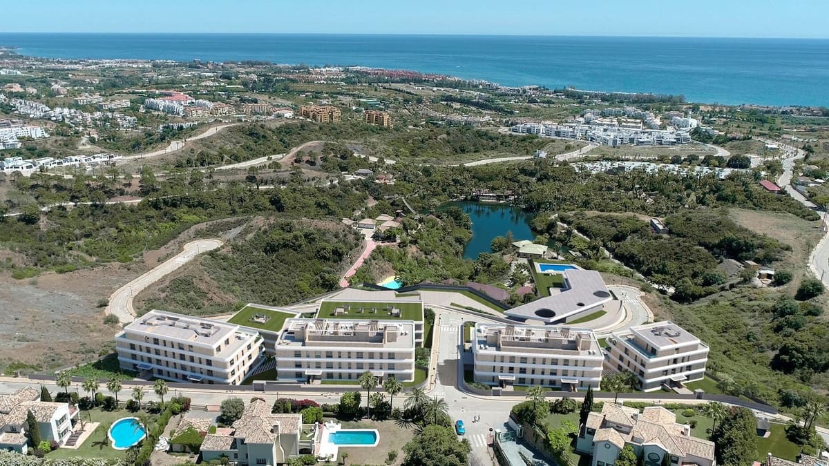 2 bedroom Apartment for sale in Estepona with pool garage - € 643,000 (Ref: 7348413)