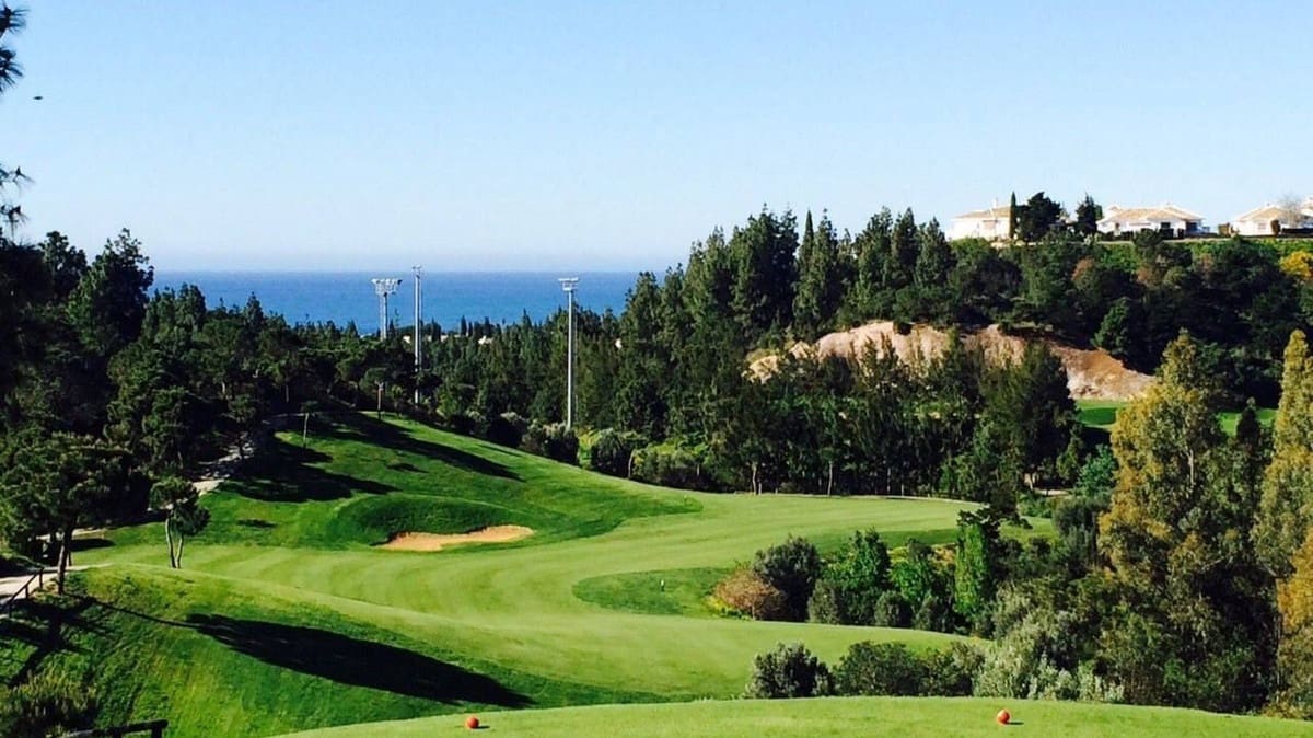 3 soveværelse Villa til salg i Mijas Costa med swimmingpool garage - € 1.349.000 (Ref: 7409988)