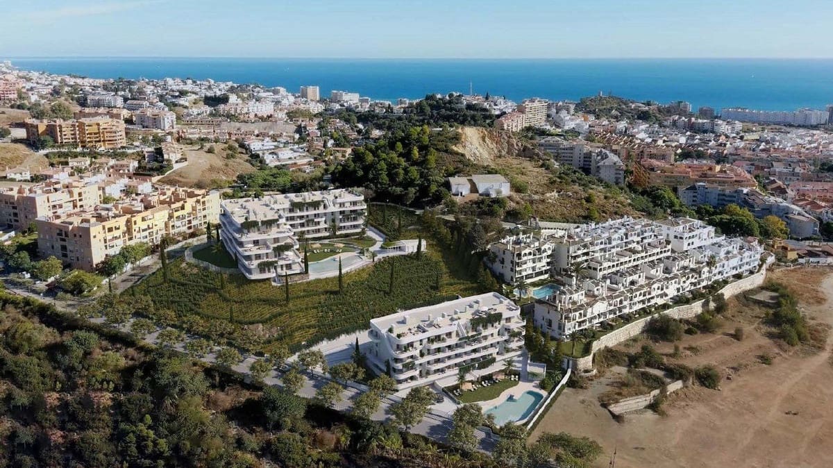 Ático de 2 habitaciones en Fuengirola en venta con piscina garaje - 429.950 € (Ref: 7486310)