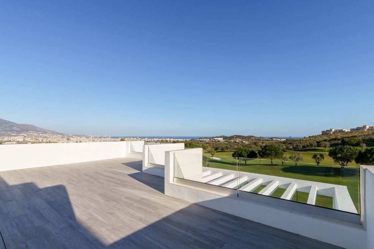 3 soveværelse Villa til salg i Mijas Costa med swimmingpool garage - € 1.125.000 (Ref: 7692619)