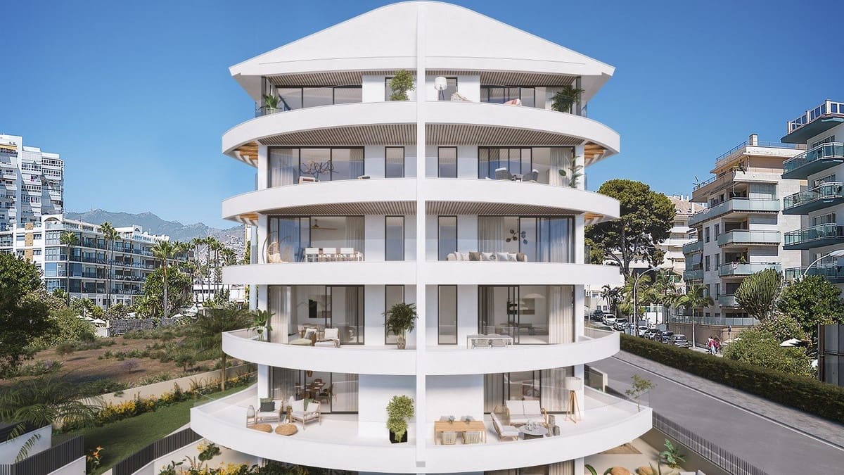 3 sypialnia Apartament na sprzedaż w Benalmadena Costa z basenem garażem - 704 000 € (Ref: 7776716)