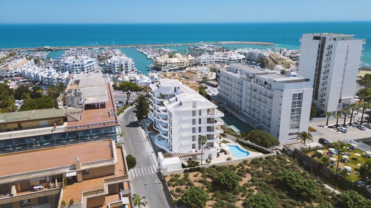 2 soverom Penthouse til salgs i Benalmadena Costa med svømmebasseng garasje - € 1 038 000 (Ref: 7776717)