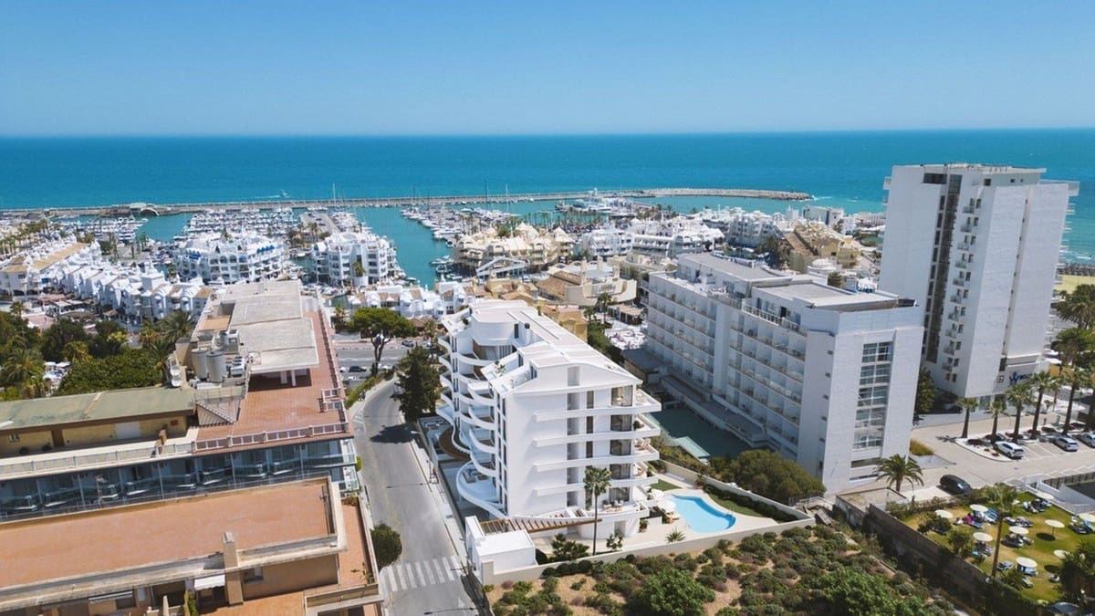 2 sovrum Takvåning till salu i Benalmadena Costa med pool garage - 984 000 € (Ref: 7776718)