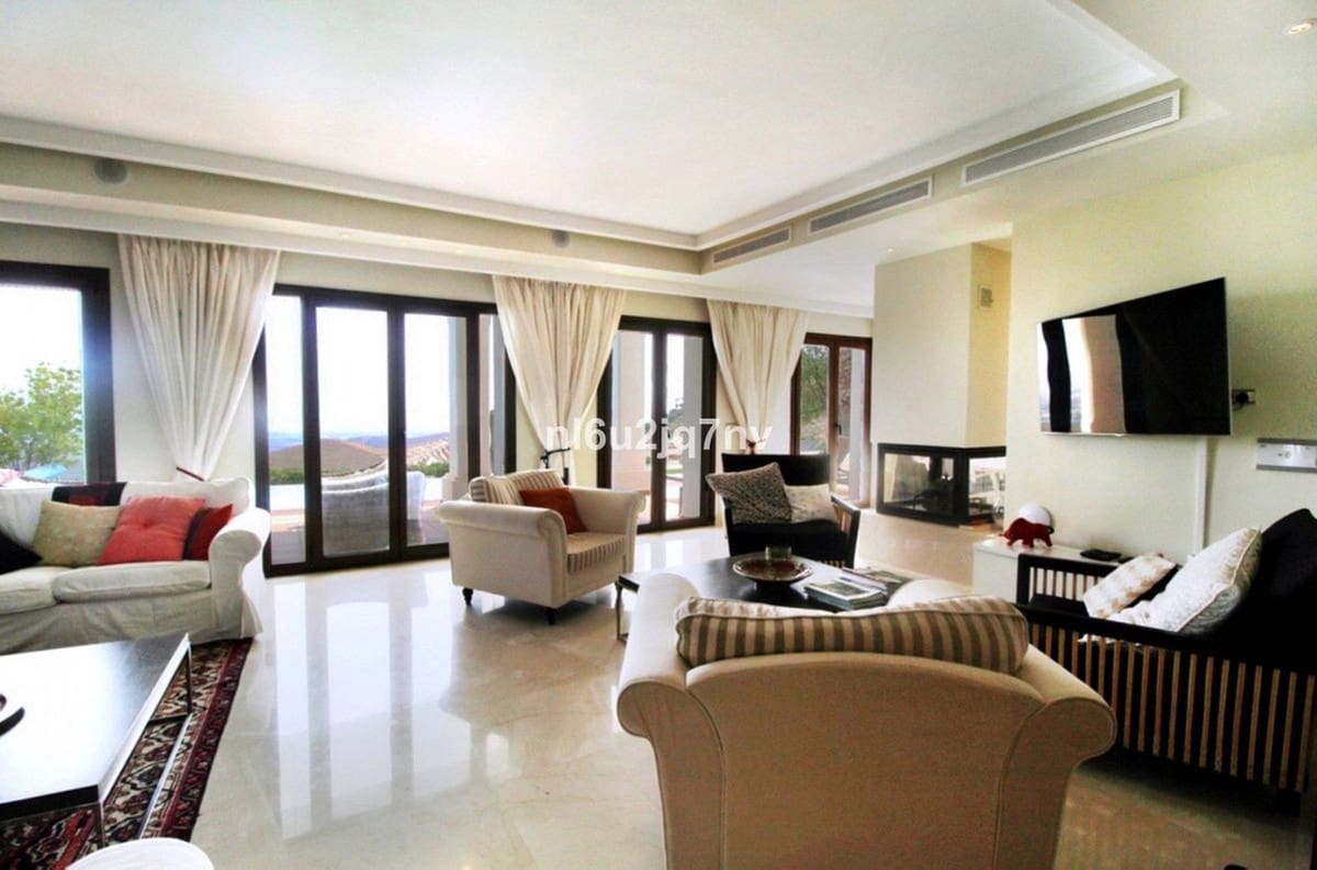 5 bedroom Villa for sale in Benahavis with pool garage - € 1,795,000 (Ref: 7848415)