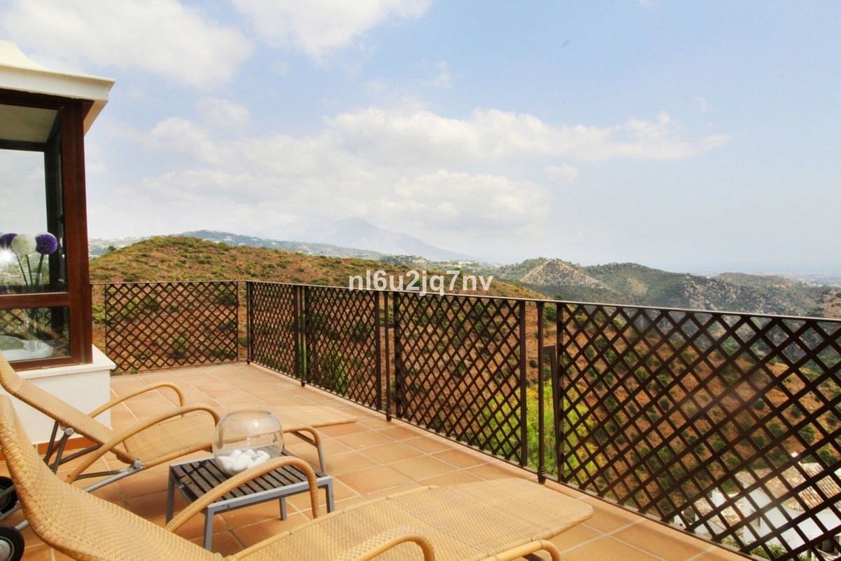 5 bedroom Villa for sale in Benahavis with pool garage - € 1,795,000 (Ref: 7848415)
