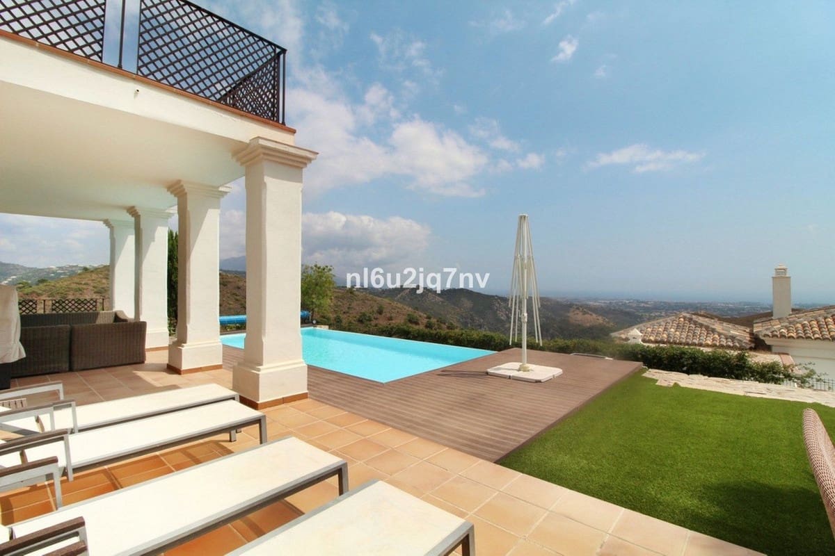 5 bedroom Villa for sale in Benahavis with pool garage - € 1,795,000 (Ref: 7848415)