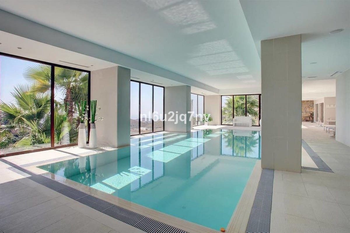 5 bedroom Villa for sale in Benahavis with pool garage - € 1,795,000 (Ref: 7848415)