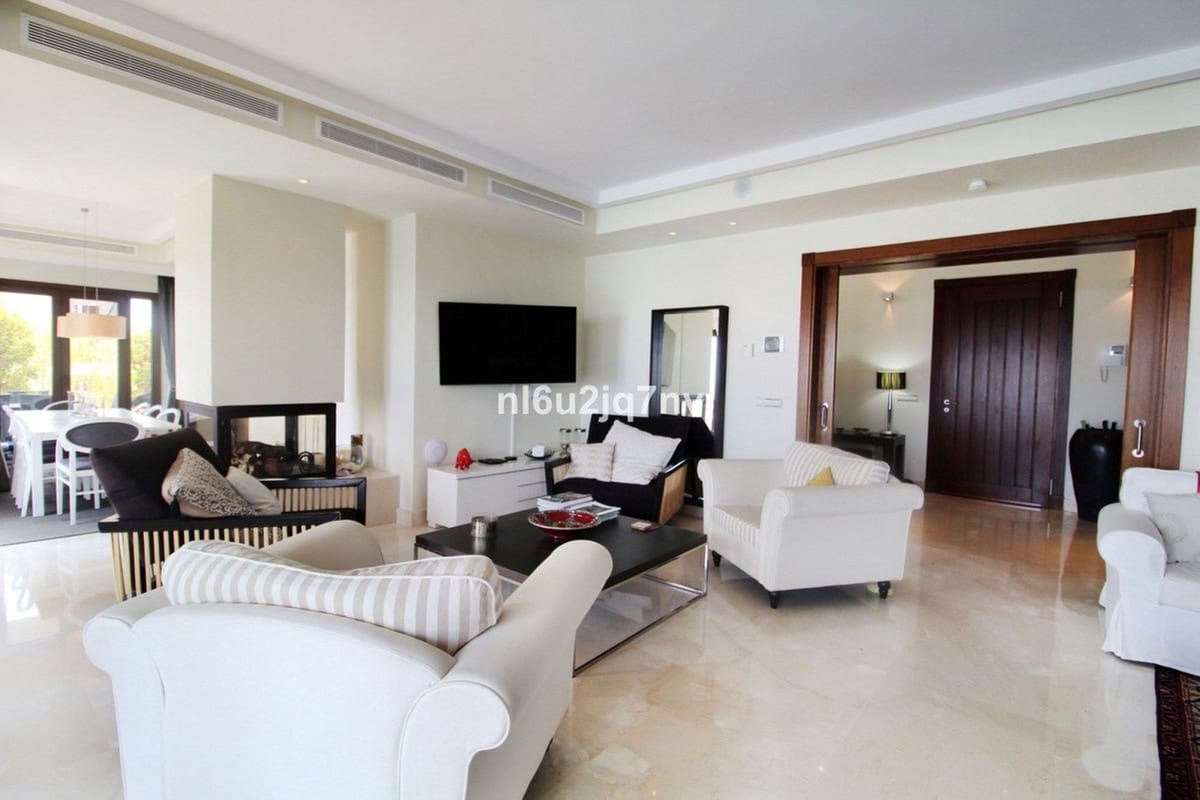 5 bedroom Villa for sale in Benahavis with pool garage - € 1,795,000 (Ref: 7848415)