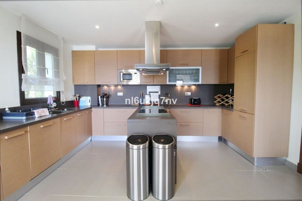 5 soverom Villa til salgs i Benahavis med svømmebasseng garasje - € 1 795 000 (Ref: 7848415)
