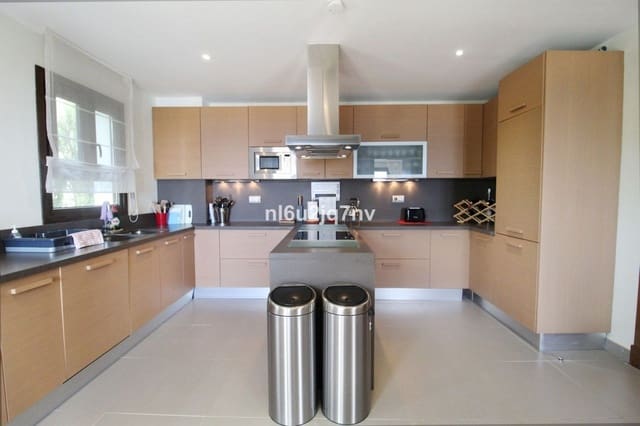 5 soverom Villa til salgs i Benahavís med svømmebasseng garasje - € 1 795 000 (Ref: 7848415)