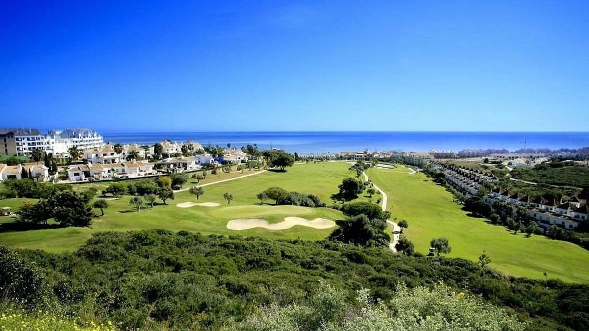 2 soveværelse Lejlighed til salg i La Duquesa / Puerto de la Duquesa med swimmingpool garage - € 279.000 (Ref: 7865279)