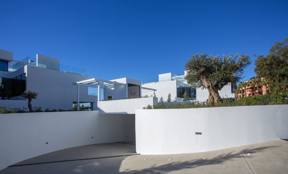 4 sypialnia Willa na sprzedaż w Marbella z basenem garażem - 7 500 000 € (Ref: 8032926)