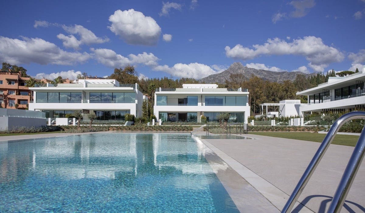 4 sypialnia Willa na sprzedaż w Marbella z basenem garażem - 7 500 000 € (Ref: 8032926)